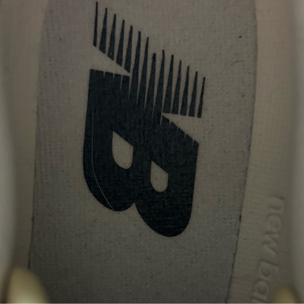 New Balance Women's Cream and White Trainers Used in excellent condition - Picture 6 of 8